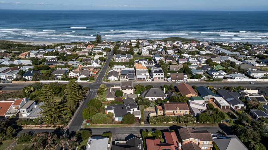 4 Bedroom Property for Sale in Voelklip Western Cape